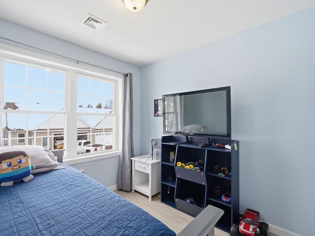 114 Richard Rd 8, Leominster, MA 01453