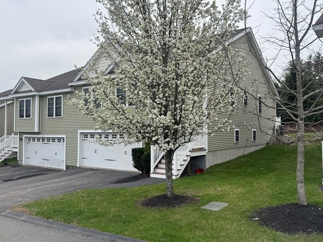 114 Richard Rd 8, Leominster, MA 01453