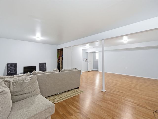 114 Richard Rd 8, Leominster, MA 01453