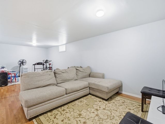 114 Richard Rd 8, Leominster, MA 01453