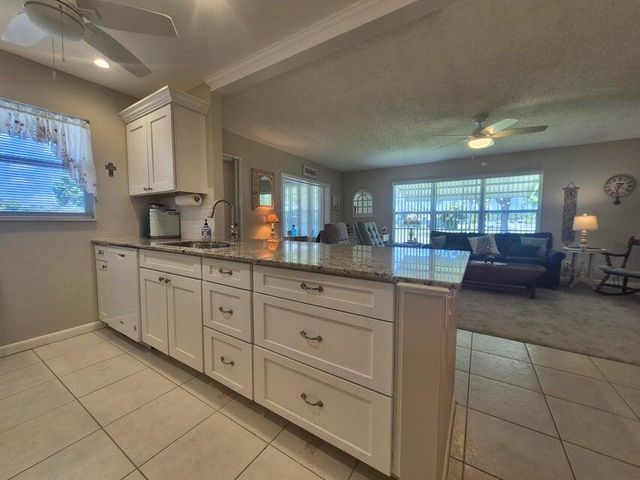 910 South Drive A, Delray Beach, FL 33445