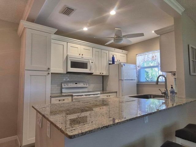 910 South Drive A, Delray Beach, FL 33445