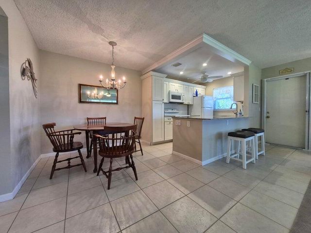 910 South Drive A, Delray Beach, FL 33445