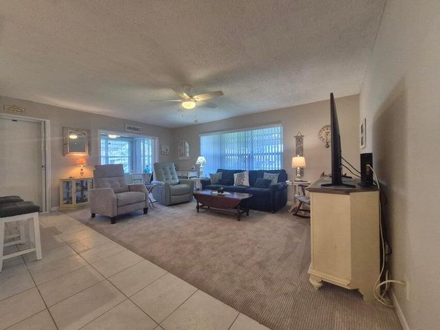 910 South Drive A, Delray Beach, FL 33445