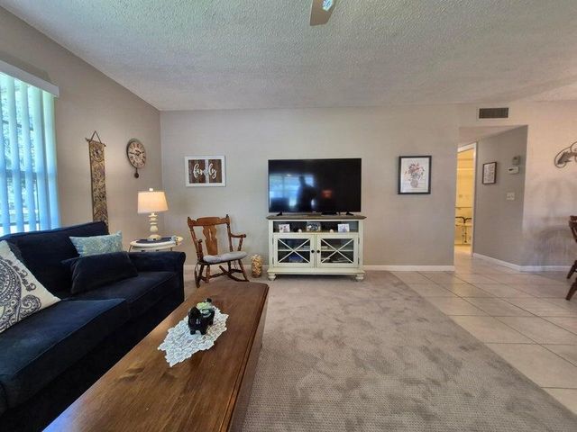 910 South Drive A, Delray Beach, FL 33445