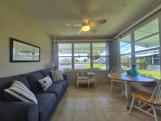 910 South Drive A, Delray Beach, FL 33445
