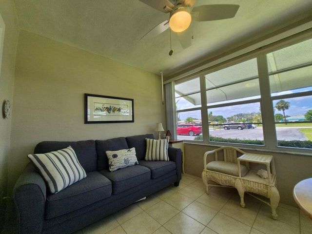 910 South Drive A, Delray Beach, FL 33445