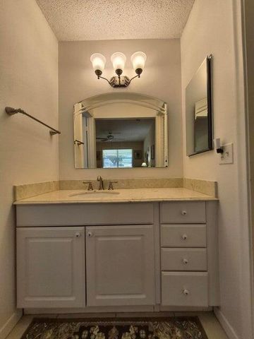 910 South Drive A, Delray Beach, FL 33445