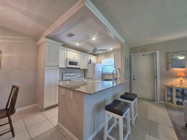 910 South Drive A, Delray Beach, FL 33445