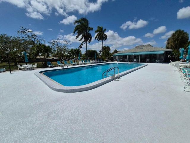 910 South Drive A, Delray Beach, FL 33445