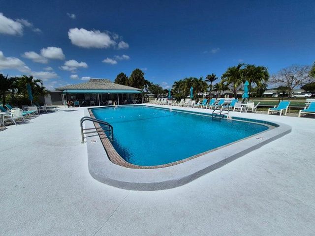 910 South Drive A, Delray Beach, FL 33445