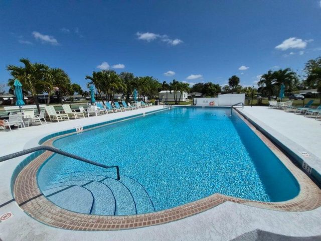 910 South Drive A, Delray Beach, FL 33445