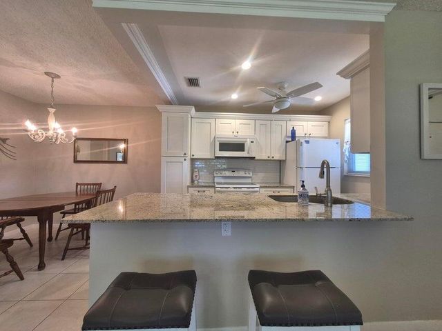 910 South Drive A, Delray Beach, FL 33445