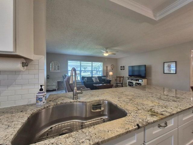 910 South Drive A, Delray Beach, FL 33445