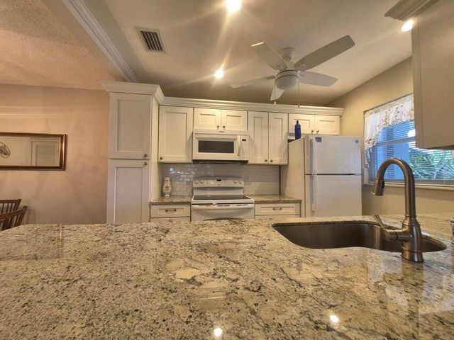 910 South Drive A, Delray Beach, FL 33445
