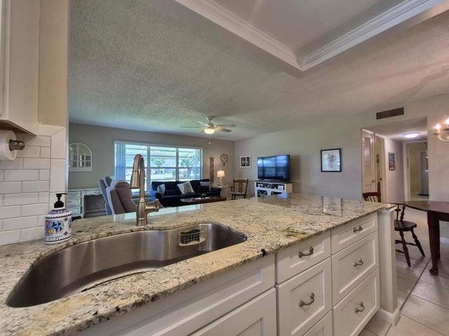 910 South Drive A, Delray Beach, FL 33445