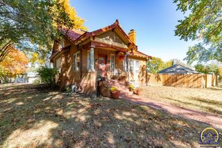 2330 SW Hazelton CT, Topeka, KS 66606