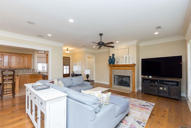 14524 Oak Path Dr, Prairieville, LA 70769