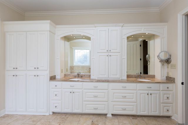 14524 Oak Path Dr, Prairieville, LA 70769