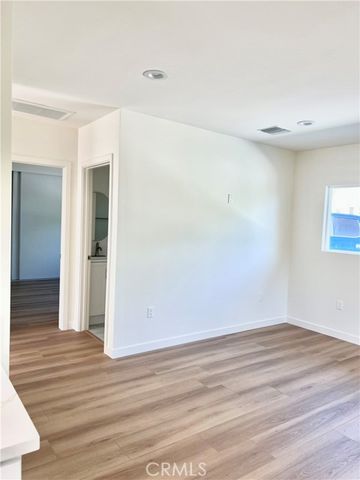 9645 Dale Avenue, Sunland (los Angeles), CA 91040