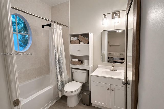 10557 SW 6th St 1306, Pembroke Pines, FL 33025