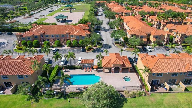 10557 SW 6th St 1306, Pembroke Pines, FL 33025