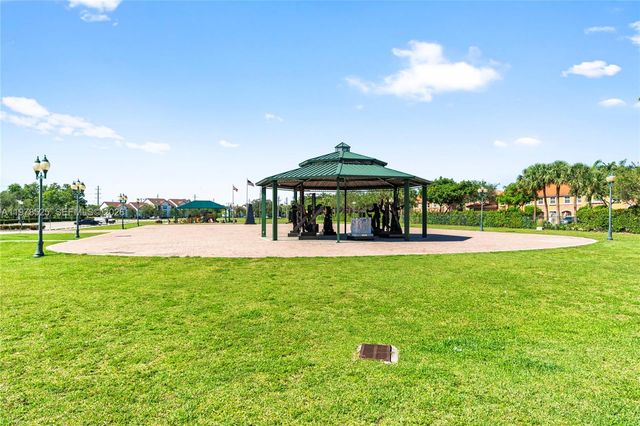 10557 SW 6th St 1306, Pembroke Pines, FL 33025