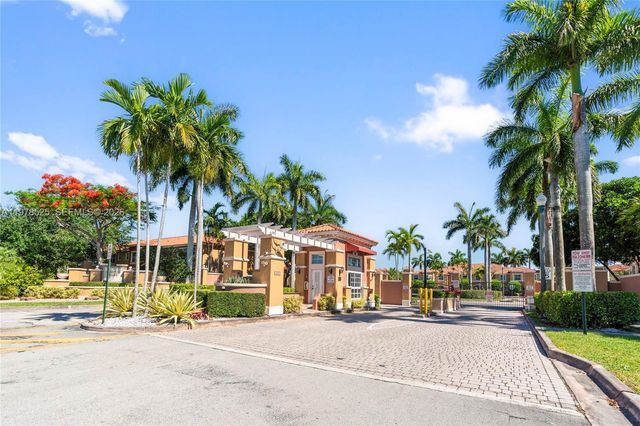 10557 SW 6th St 1306, Pembroke Pines, FL 33025