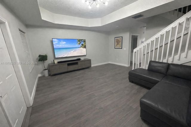 10557 SW 6th St 1306, Pembroke Pines, FL 33025