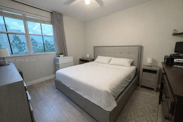 10557 SW 6th St 1306, Pembroke Pines, FL 33025