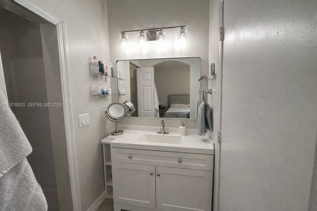 10557 SW 6th St 1306, Pembroke Pines, FL 33025