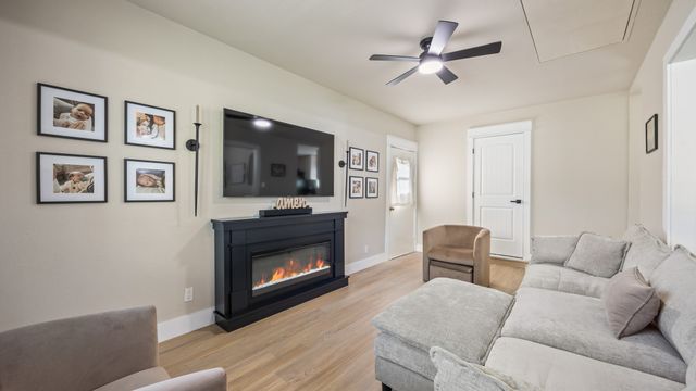 1201 Joly Street, Ennis, TX 75119