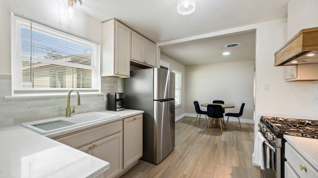 1201 Joly Street, Ennis, TX 75119
