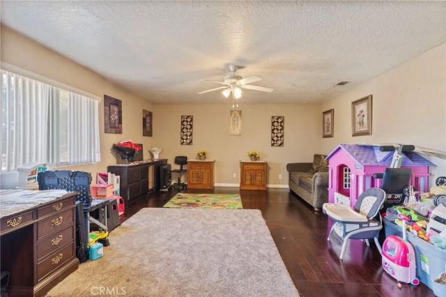 15120 Live Oak St, Hesperia, CA 92345