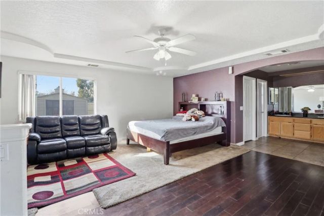 15120 Live Oak St, Hesperia, CA 92345