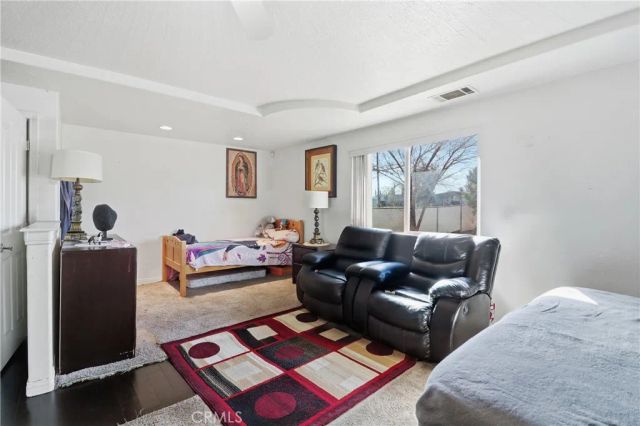 15120 Live Oak St, Hesperia, CA 92345