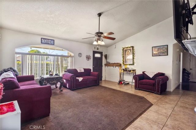 15120 Live Oak St, Hesperia, CA 92345