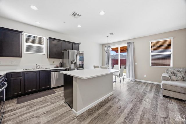 5809 Commonwealth Avenue, Bakersfield, CA 93313