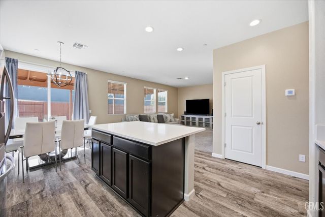 5809 Commonwealth Avenue, Bakersfield, CA 93313