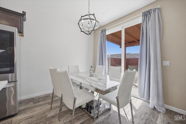 5809 Commonwealth Avenue, Bakersfield, CA 93313