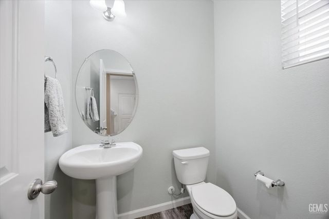 5809 Commonwealth Avenue, Bakersfield, CA 93313