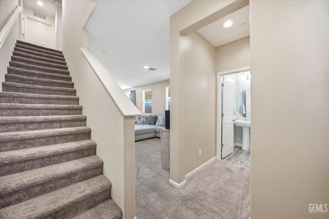 5809 Commonwealth Avenue, Bakersfield, CA 93313