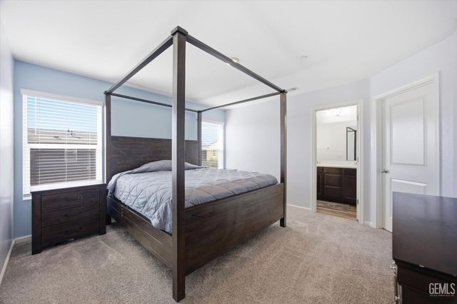 5809 Commonwealth Avenue, Bakersfield, CA 93313