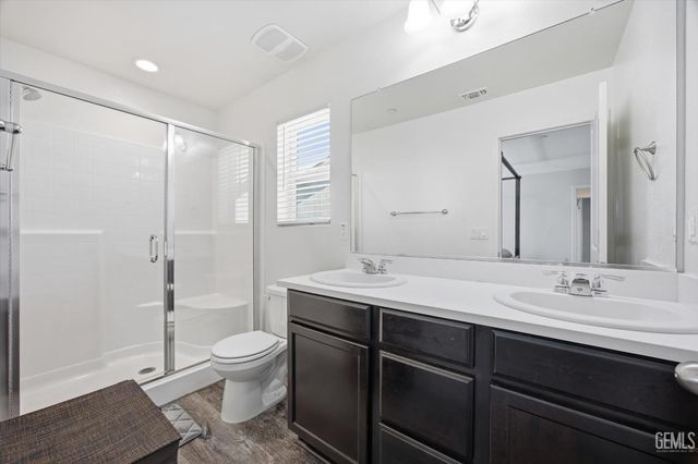 5809 Commonwealth Avenue, Bakersfield, CA 93313