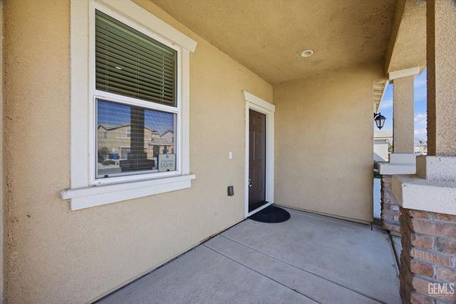 5809 Commonwealth Avenue, Bakersfield, CA 93313