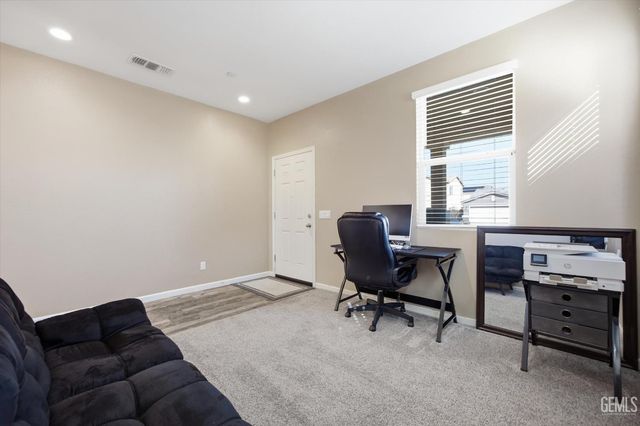 5809 Commonwealth Avenue, Bakersfield, CA 93313