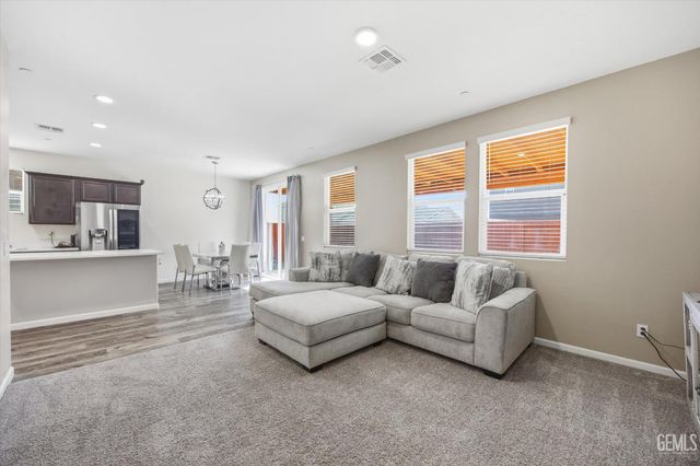 5809 Commonwealth Avenue, Bakersfield, CA 93313