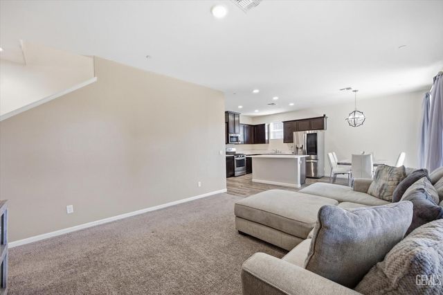 5809 Commonwealth Avenue, Bakersfield, CA 93313