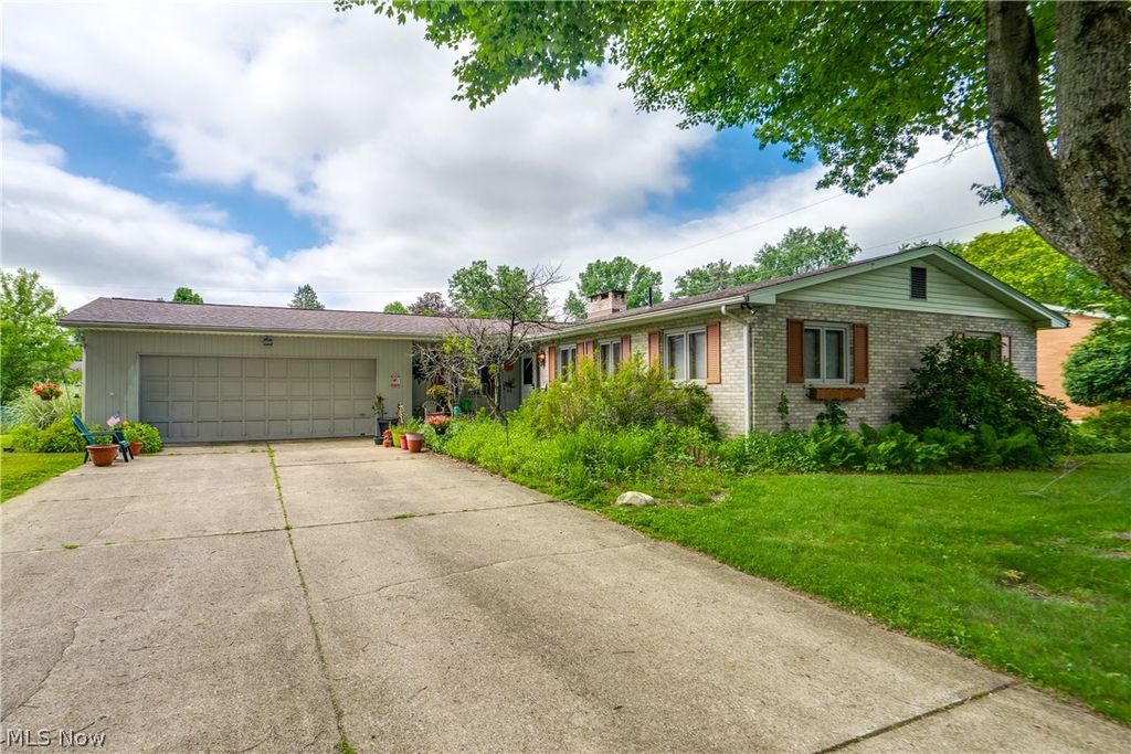 3120 Bambi Street NW, Canton, OH 44709