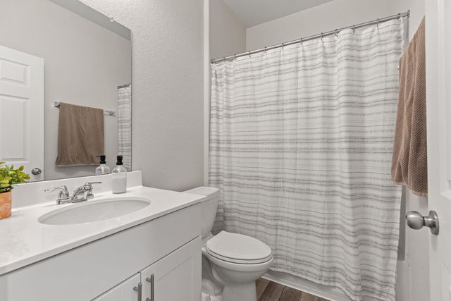 1925 T H Johnson DR, Taylor, TX 76574